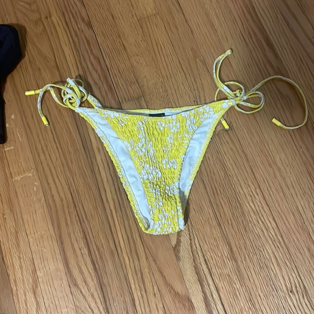 Triangl bikini bottoms size   X small